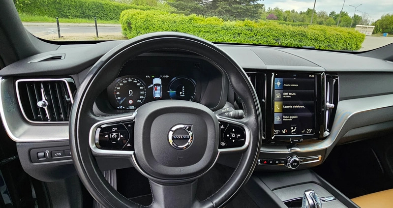 Volvo XC 60 cena 158301 przebieg: 122000, rok produkcji 2017 z Kraków małe 742